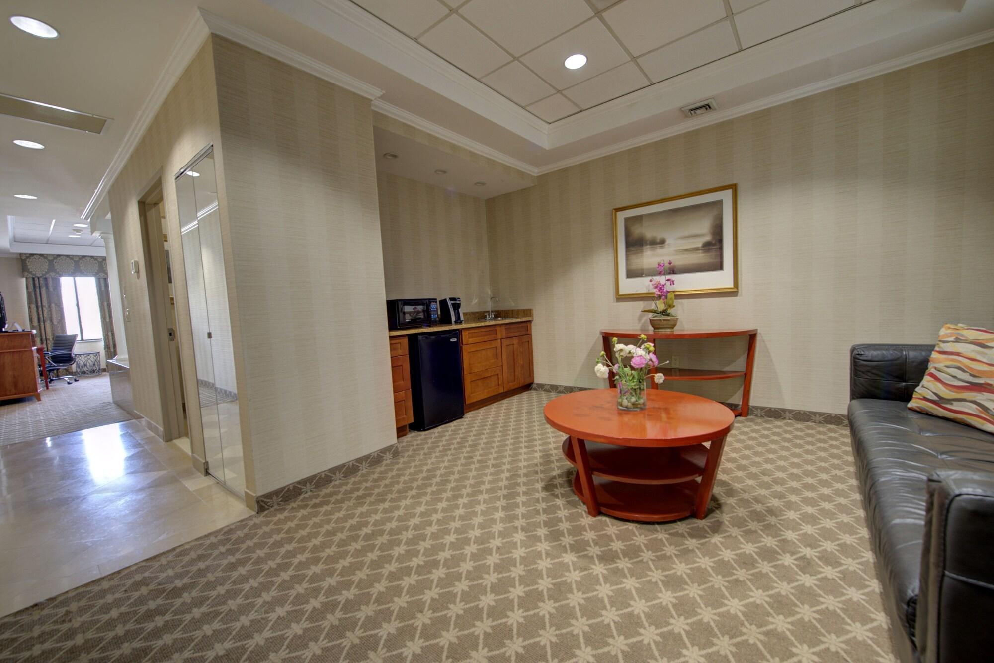 Holiday Plainview-long Island By Ihg