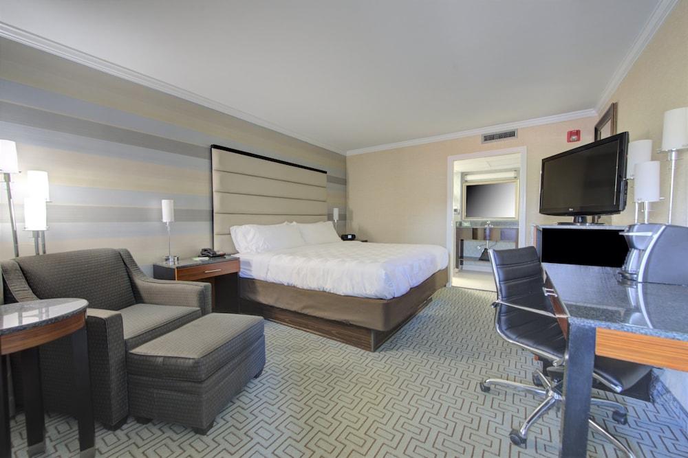 Plainview-long Island By Ihg Plainview